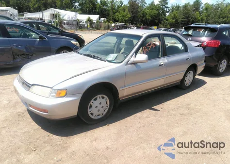 1996 Honda Accord Value из США, поврежденный, VIN 1HGCD5699TA268484